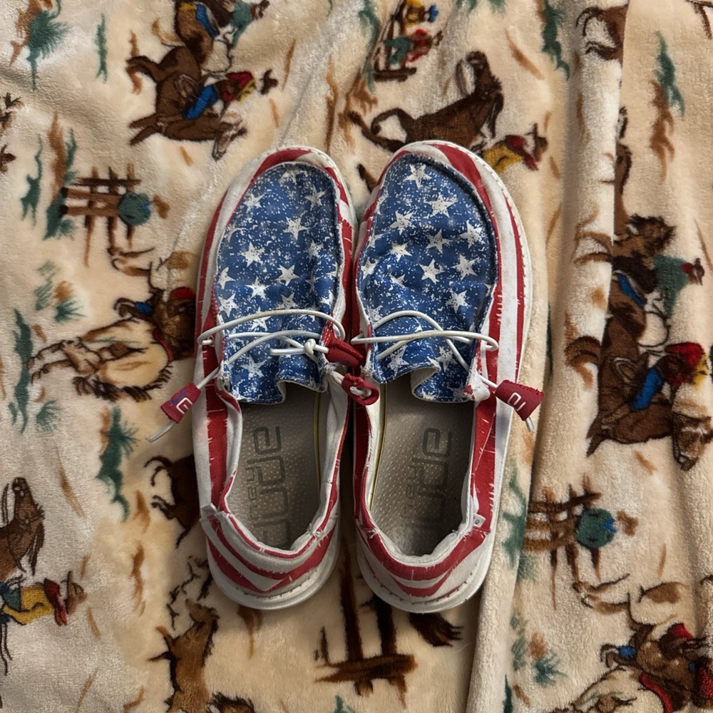 Women's Star-Patterned Athletic Shoes